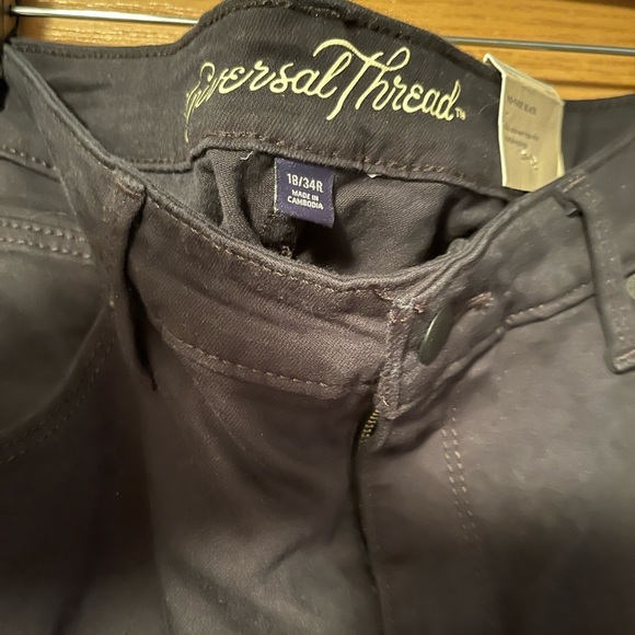 Universal Thread Mid Rise Curvy Skinny Black Pants - Picture 3 of 6